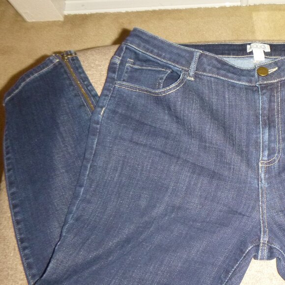 LOGO-By Lori Goldstein, Women's Dark wash blue denim jeans - Picture 4 of 8